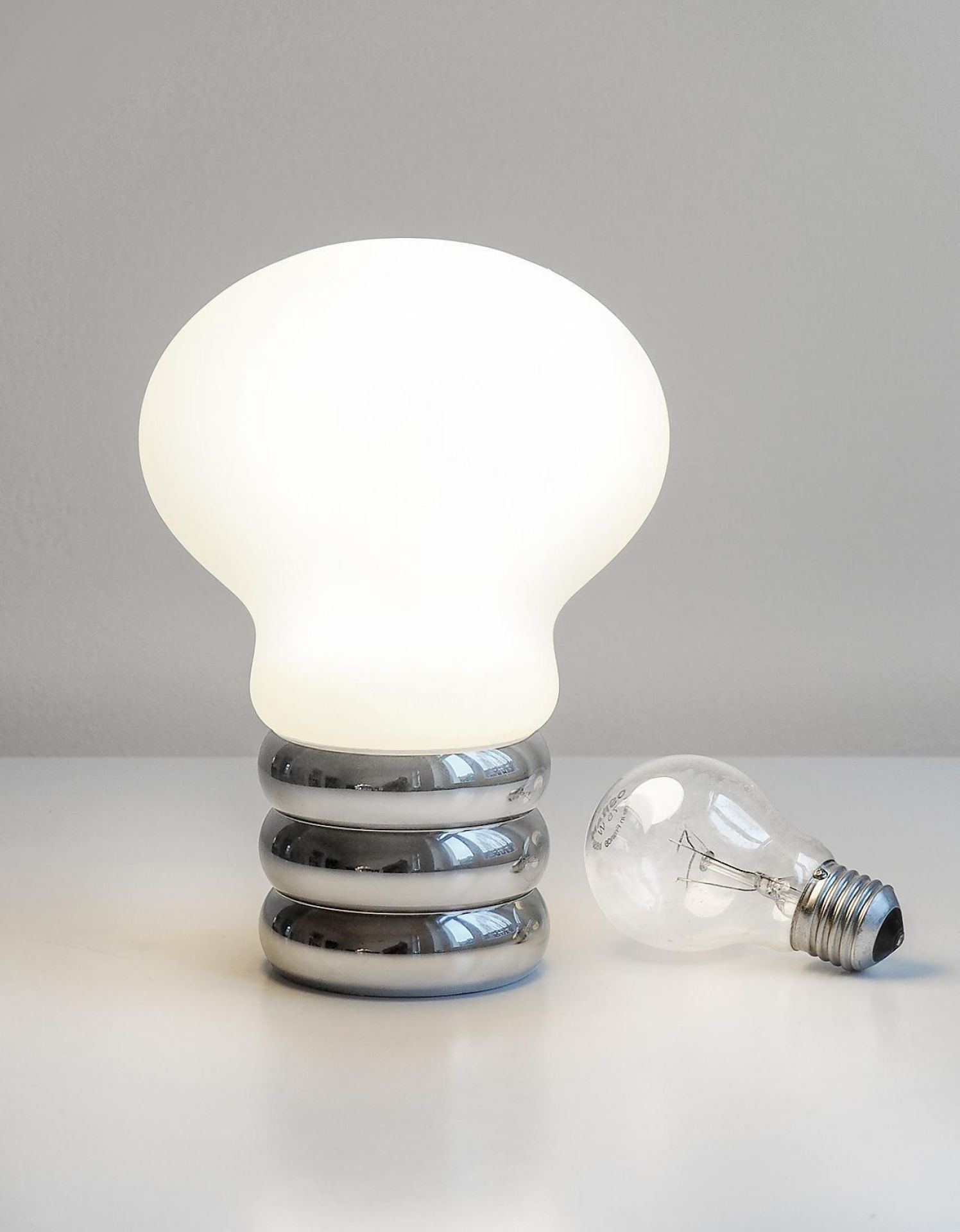 b.bulb Battery lamp Table lamp with USB Ingo Maurer INGO MAURER 1030000
